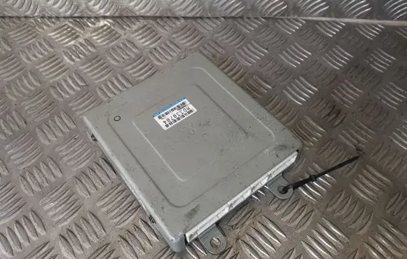 Mitsubishi Colt Engine control unit/module MD330704