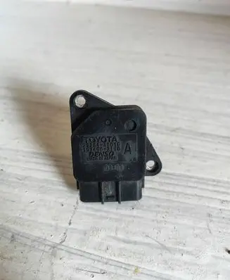 Toyota Avensis T250 Mass air flow meter 2220430010 1974002110