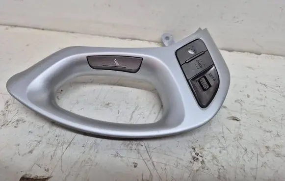 Steering wheel buttons/switches