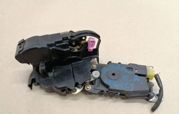 Subaru Legacy Front door lock