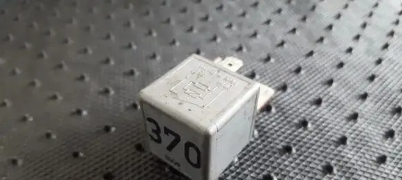 Audi A4 S4 B7 8E 8H Other relay 8D0951253 V23134-J52-X300