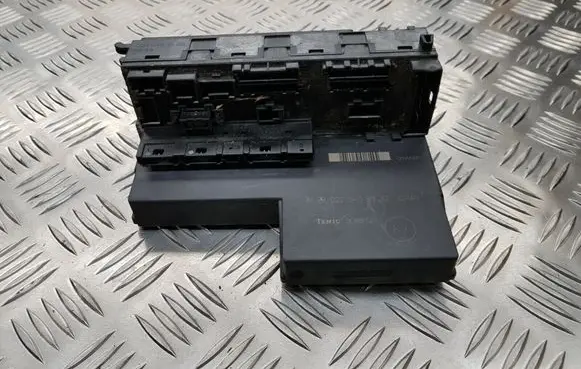 Mercedes-Benz E W210 Fuse module 0225455332