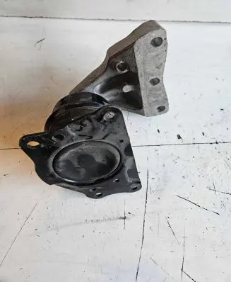 Volkswagen Polo Engine mount bracket 6Q0199185N