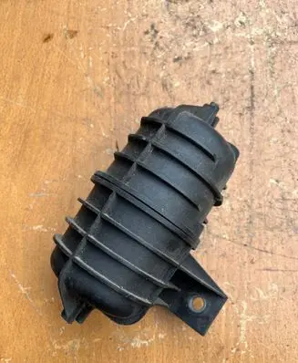 Vacuum air tank
