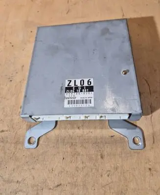 Mazda 323 Engine control unit/module ZL0618881 2797000201