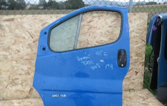 Renault Trafic II (X83) Front door