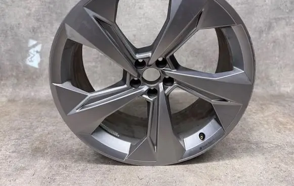 Audi Q7 4M R22 alloy rim 