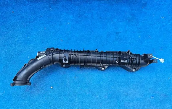 BMW 5 G30 G31 G38 Intake manifold 8596319