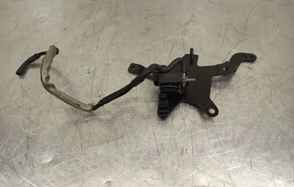 Ford Kuga II Turbo solenoid valve 70400600 14T041