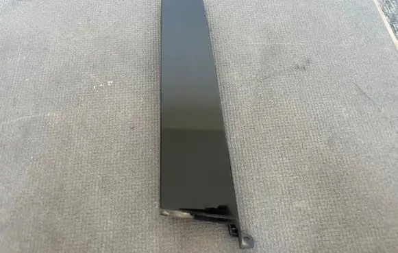 Peugeot 2008 II Rear door windshield rail 98258556780
