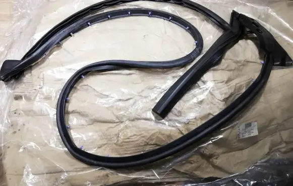 Audi A5 8T 8F Front door rubber seal 8T0837911G