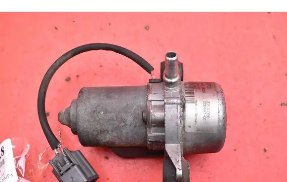 Volvo XC90 Vacuum pump 30630398