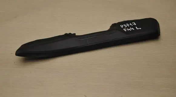 BMW 2 F44 Rear/tail light trim molding 7477427