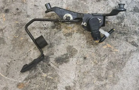 Toyota RAV 4 (XA20) Accelerator throttle pedal
