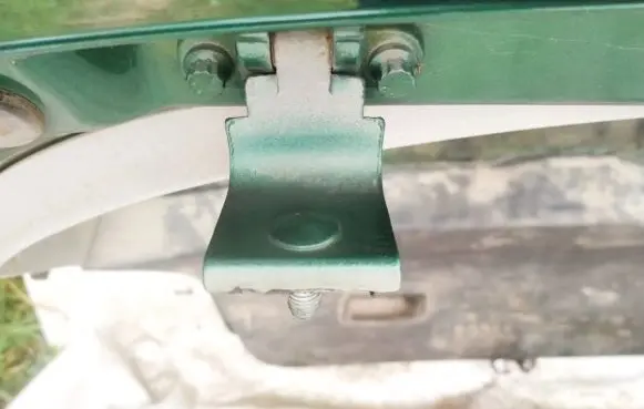 Volkswagen Polo Tailgate/trunk/boot hinge