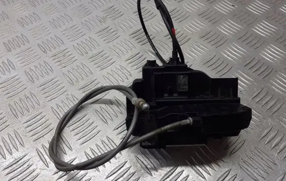 Nissan Note (E11) Front door lock