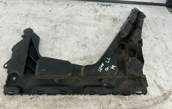 Seat Leon (5F) Bumper support mounting bracket corner 5F9807375