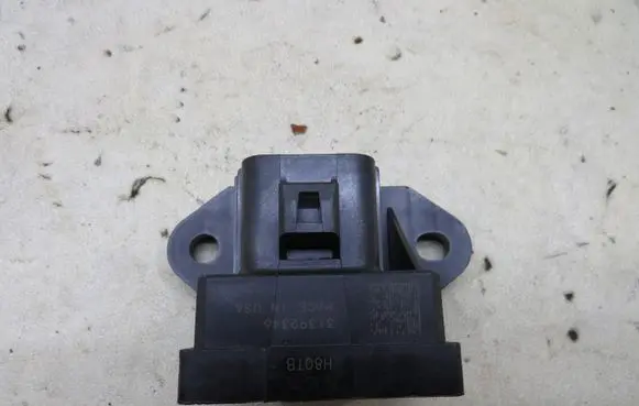 Volvo V40 Fuel level meter relay 31392346