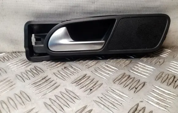 Volkswagen Tiguan Rear door interior handle 5N0839197