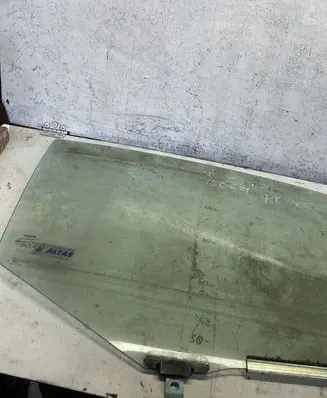 Toyota Yaris Front door window glass four-door