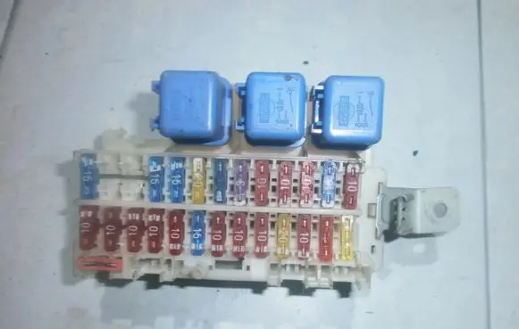 Nissan Primera Fuse box set 940909