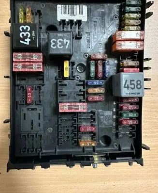 Audi A3 S3 8P Fuse module 1K0937124H 015345021