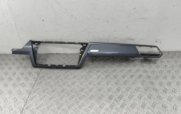 Volkswagen Touran III Panel trim 5TB858416A