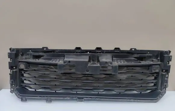 Mitsubishi L200 Front bumper lower grill 6402A515