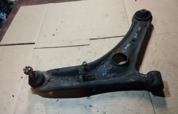 Toyota Yaris Front lower control arm/wishbone