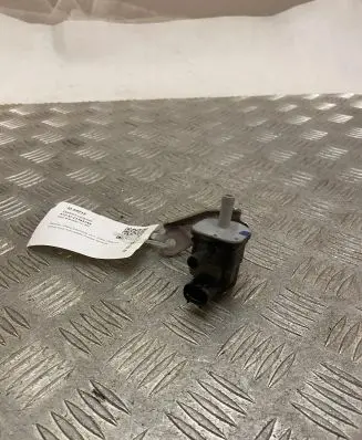 Lexus IS III XE30 Brake central valve 9091012276