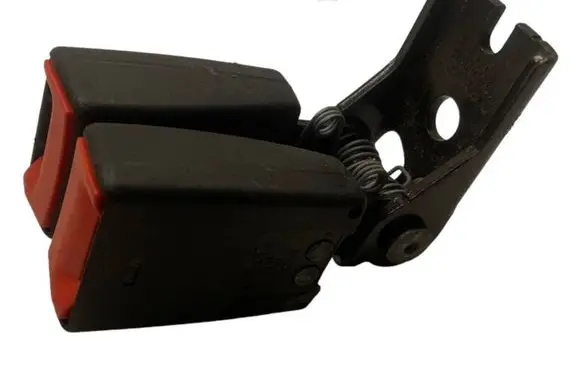 Middle seatbelt buckle (rear)