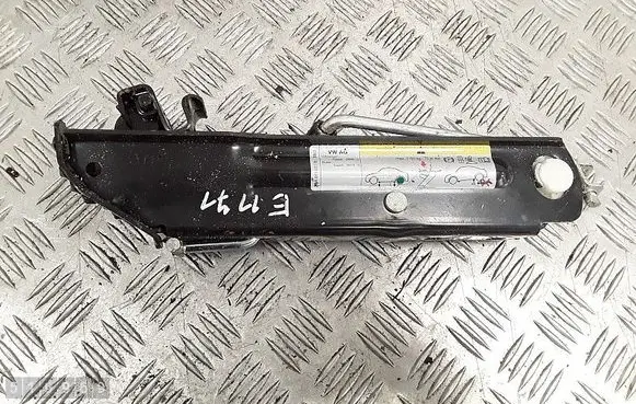 Volkswagen PASSAT B7 Tool set 3AA011031B