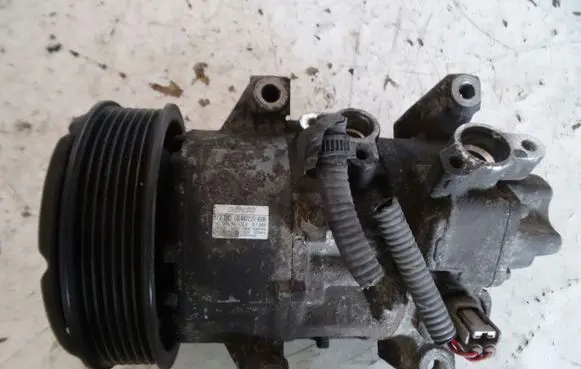 Toyota Avensis T250 Air conditioning (A/C) compressor (pump) 4472209395