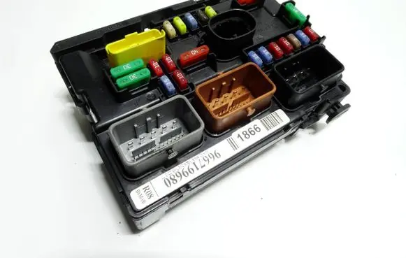 Citroen C3 Fuse module 9667199680