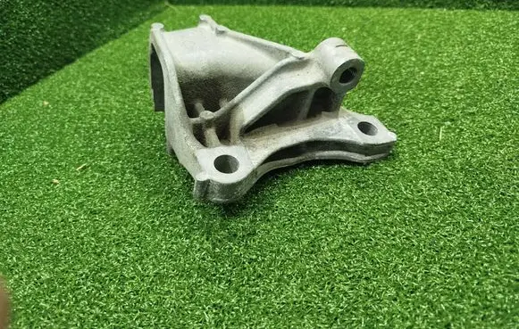 Gearbox mounting bracket