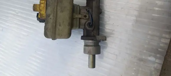 Volkswagen Golf III Master brake cylinder