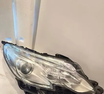 Peugeot 2008 I Headlight/headlamp 17502A011A 90015176 9677810280