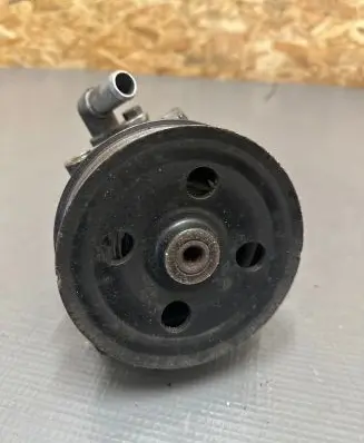 Land Rover Discovery 3 - LR3 Power steering pump 7H223A696AB 84911045303