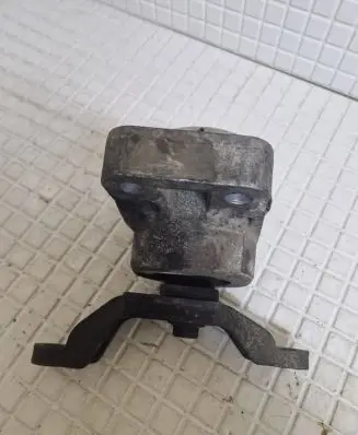 Ford Mondeo MK IV Engine mount bracket