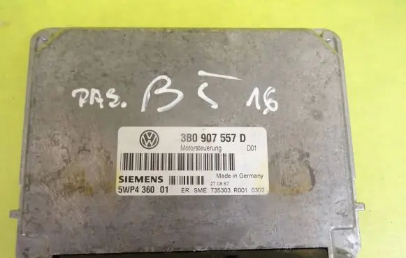 Volkswagen PASSAT B5 Engine control unit/module 3B0907557D 5WP436001