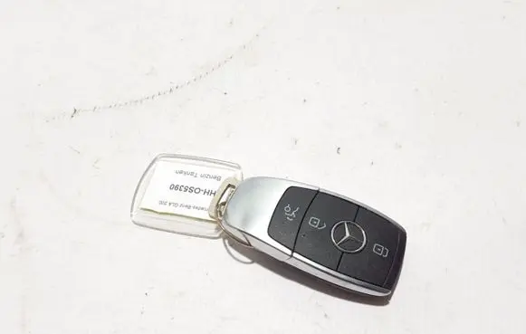 Mercedes-Benz GLA H247 Ignition key/card A1779050908
