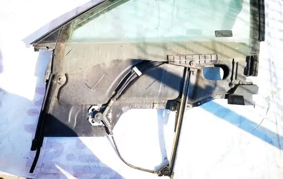 Audi 80 90 B3 Front door window glass four-door 