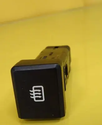 KIA Carens II Windscreen/window heater switch