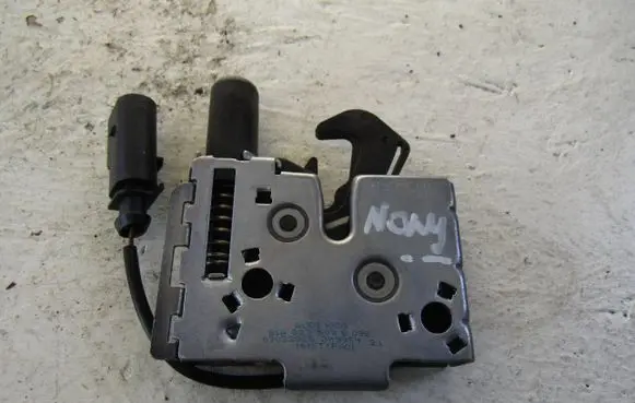 Audi Q2 - Engine bonnet/hood lock/catch 81A823509B