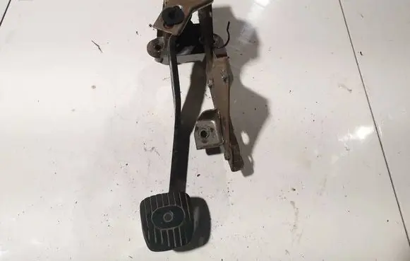 Nissan Note (E11) Clutch pedal 