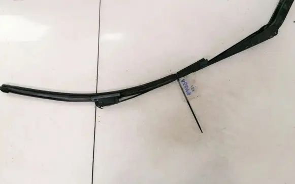 Ford Mondeo Mk III Front wiper blade arm 1s7117526ab