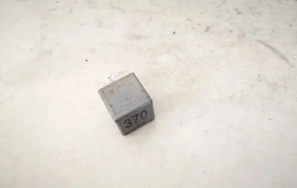 Audi A4 S4 B5 8D Other relay 8d0951253
