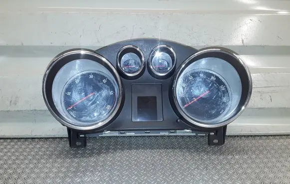 Opel Meriva B Speedometer (instrument cluster) 13349553