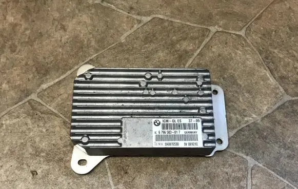 BMW 5 GT F07 Air suspension control unit module (rear) 6796503