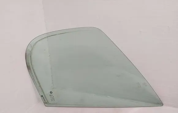 Opel Vivaro Front vent window/glass (coupe) 